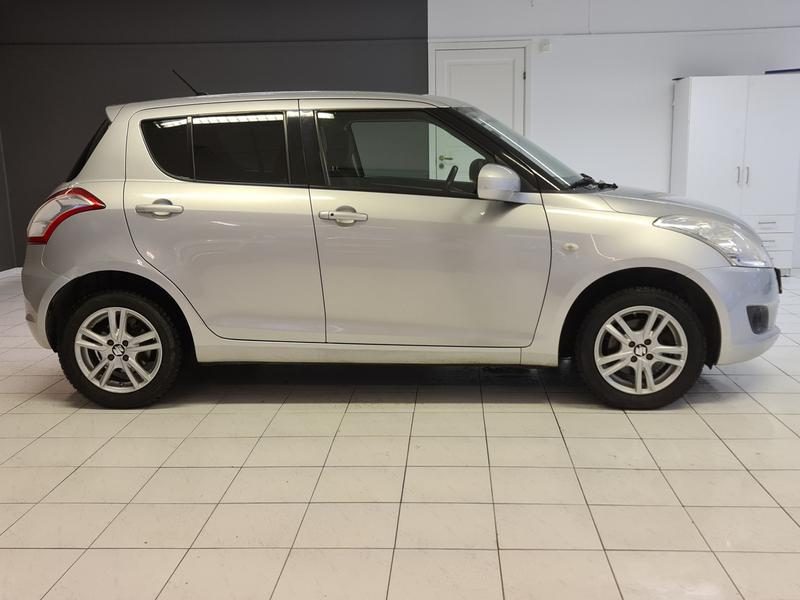 Suzuki Swift • 2011 • 253,557 km 1