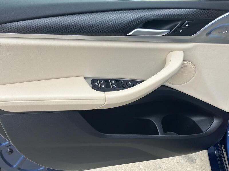 BMW X4 • 2023 • 61,611 km 14