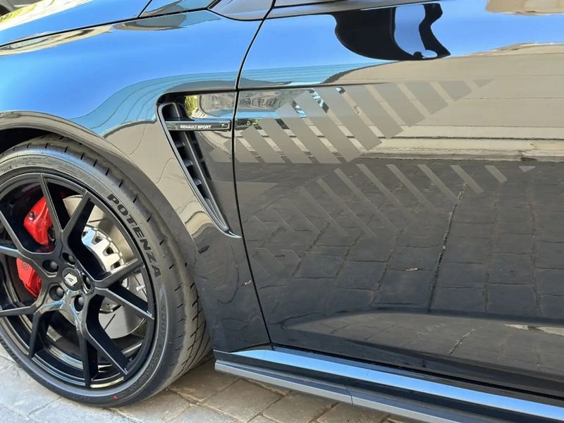 Renault Mégane Coupé • 2023 • 19,800 km 10