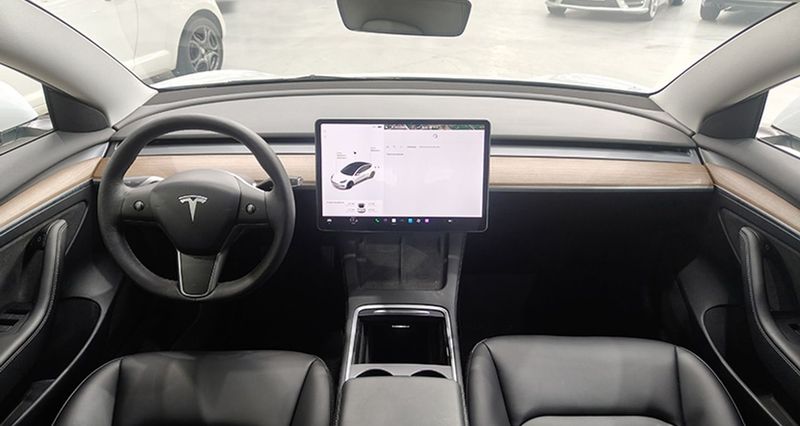 Tesla Model 3 • 2021 • 64,033 km 4