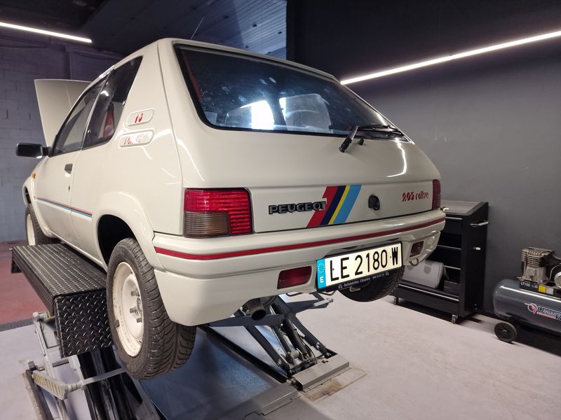 Peugeot 205 • 1992 • 102,500 km 3