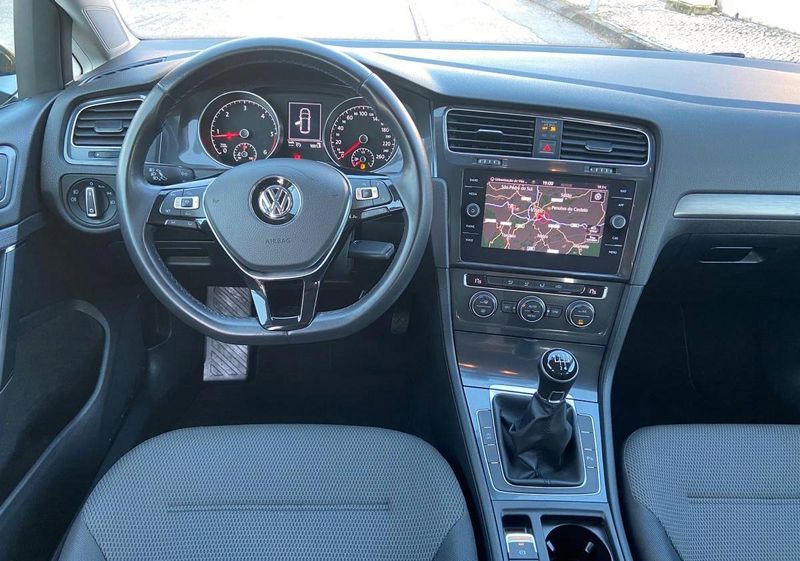 Volkswagen Golf • 2017 • 179,999 km 6