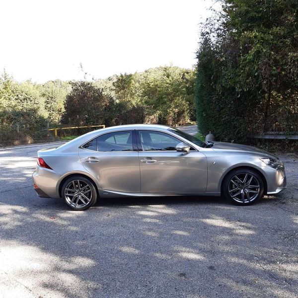 Lexus IS • 2014 • 178,000 km 3