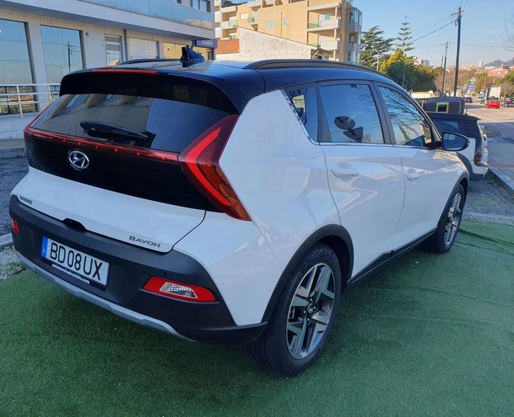 Hyundai Elantra • 2023 • 27,000 km 3