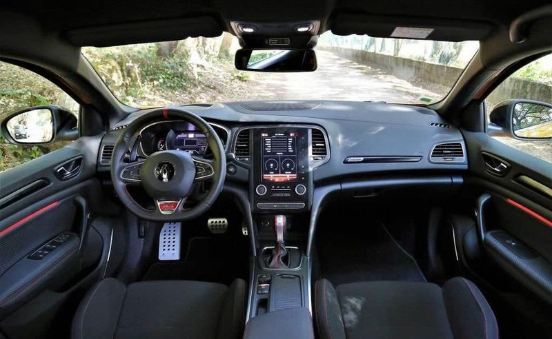 Renault Mégane • 2018 • 43,000 km 5