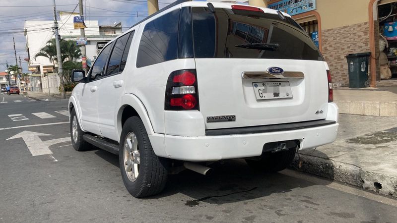 Ford Explorer • 2011 • 223,000 km 15