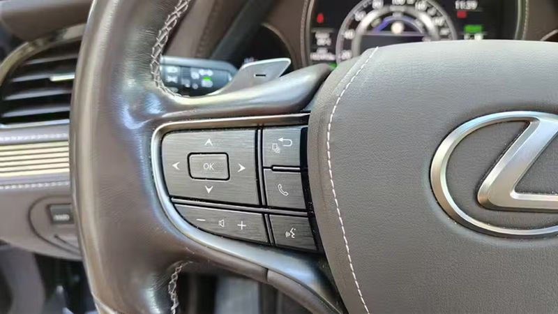 Lexus LS • 2018 • 102,493 km 12