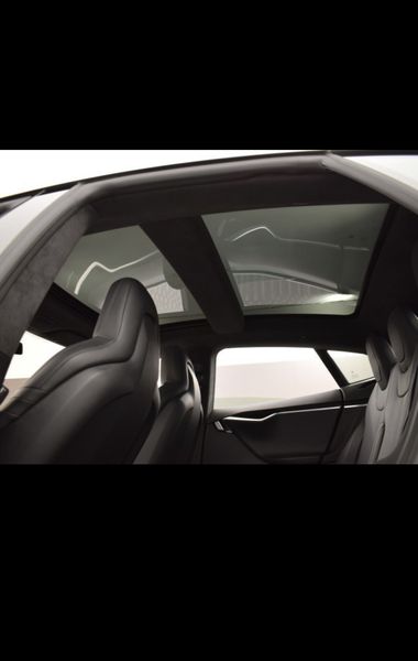 Tesla Model S • 2015 • 125,000 km 4