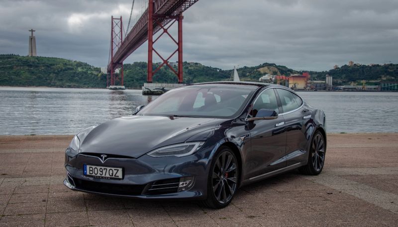 Tesla Model S • 2020 • 70,000 km 1