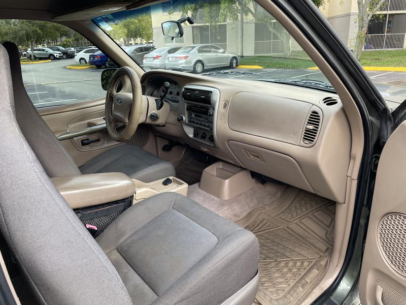 Ford Explorer • 2002 • 76,000 km 2