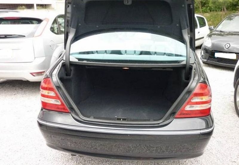 Mercedes-Benz C • 2003 • 255,800 km 3