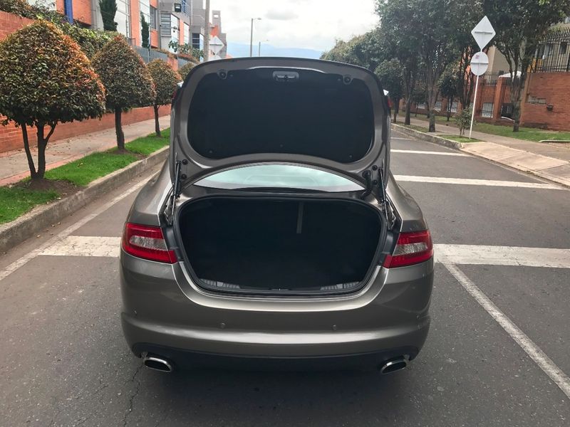 Jaguar XF • 2011 • 130,000 km 6