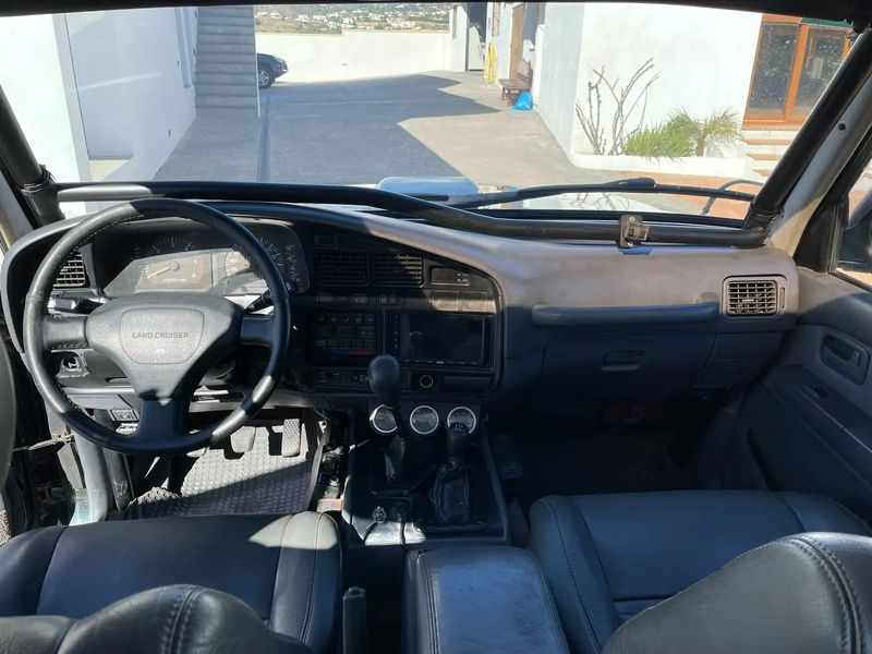 Toyota Land Cruiser • 1993 • 160,000 km 2