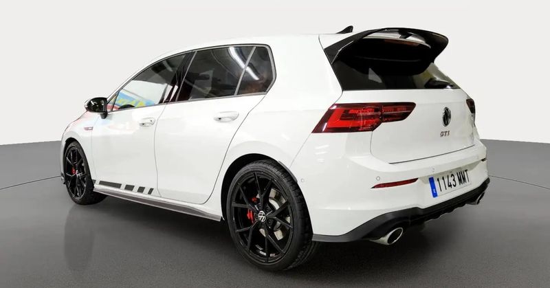 Volkswagen Golf • 2024 • 26,682 km 4