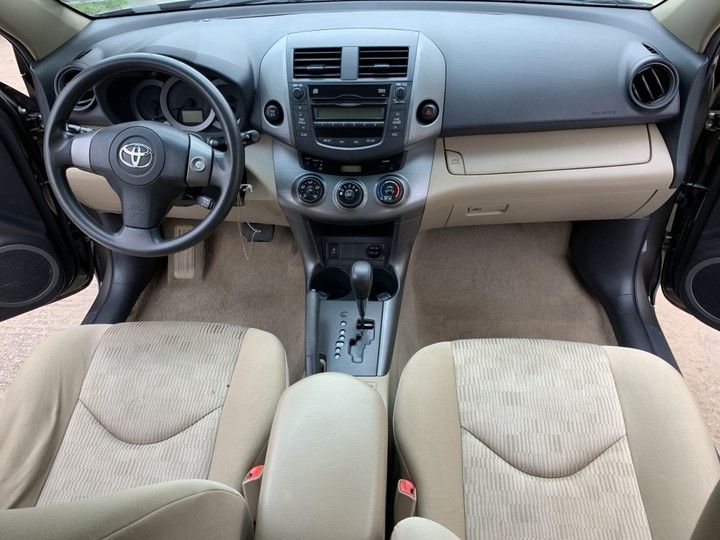 Toyota RAV4 • 2011 • 32 km 4