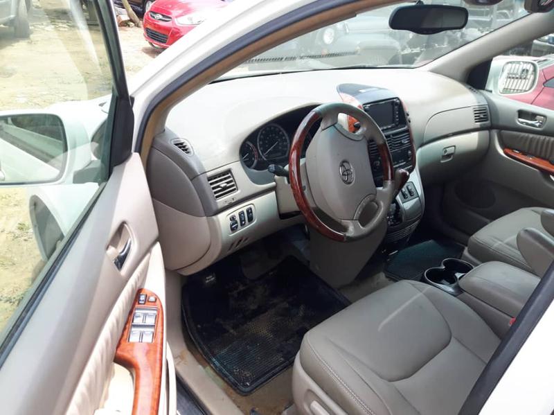Toyota Sienna • 2005 • 87,291 km 7
