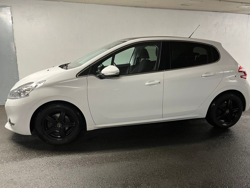 Peugeot 207 • 2012 • 96,341 km 2