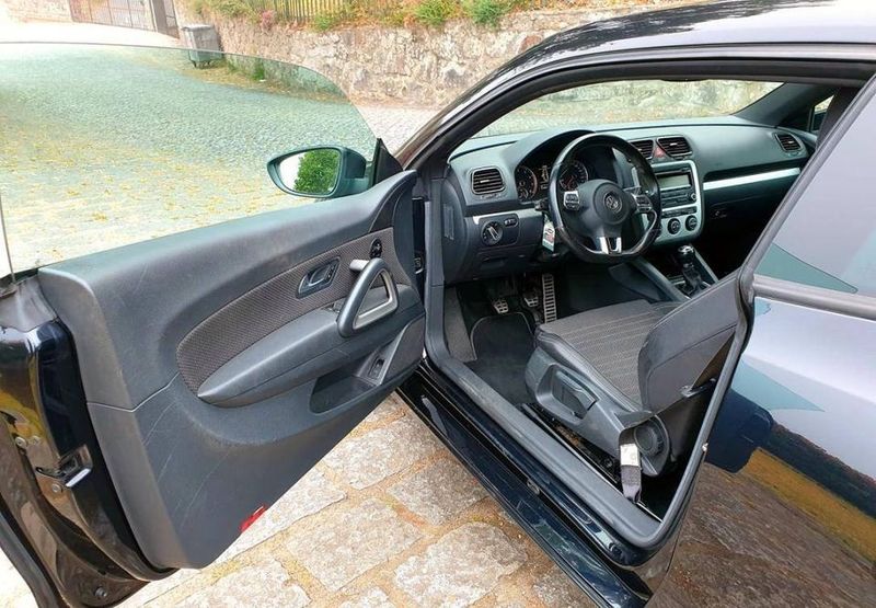 Volkswagen Scirocco • 2009 • 156,000 km 4