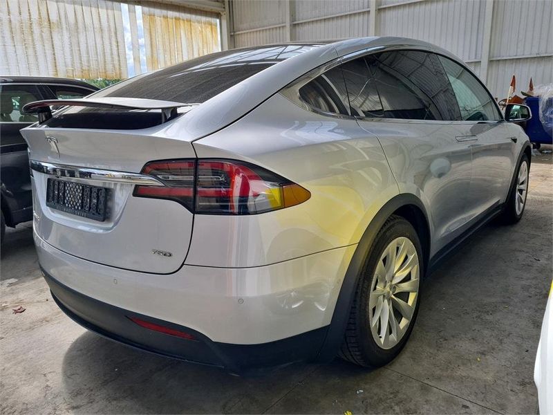 Tesla Model X • 2018 • 47,000 km 7