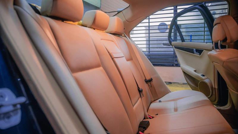 Mercedes-Benz 200 - 300 • 2008 • 110,000 km 6