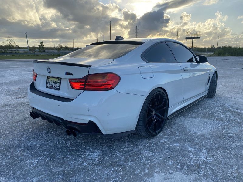 BMW M4 • 2014 • 30,000 km 12