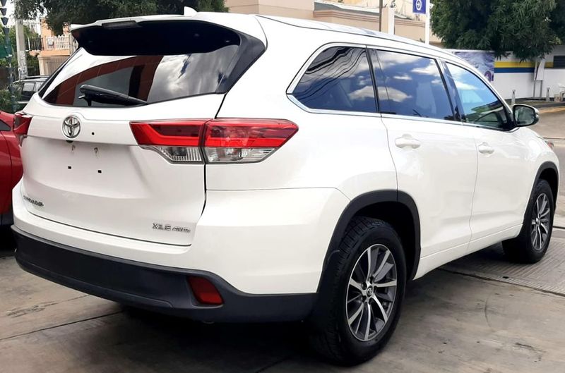 Toyota Highlander • 2018 • 87,000 mi 8