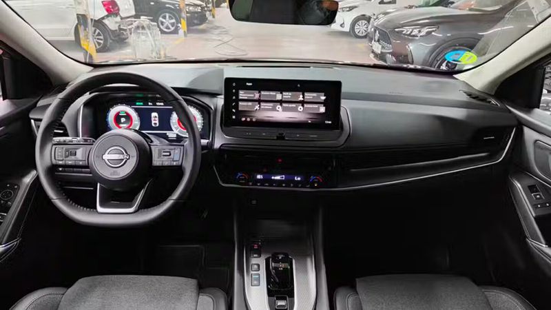 Nissan Qashqai • 2025 • 5,720 km 2