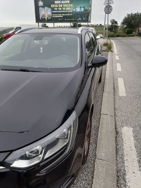 Renault Mégane • 2018 • 283,725 km 2