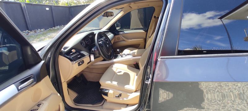 BMW X5 • 2013 • 112,000 km 8