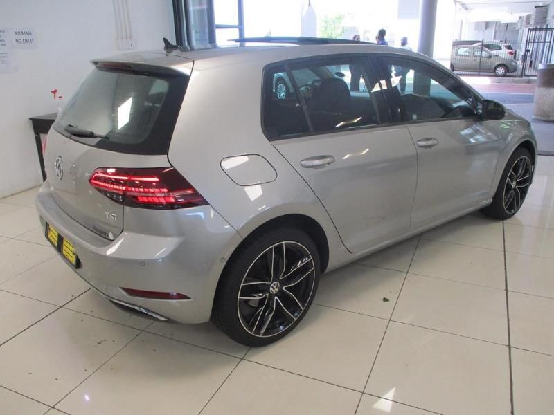 Volkswagen Golf • 2017 • 53,000 km 3