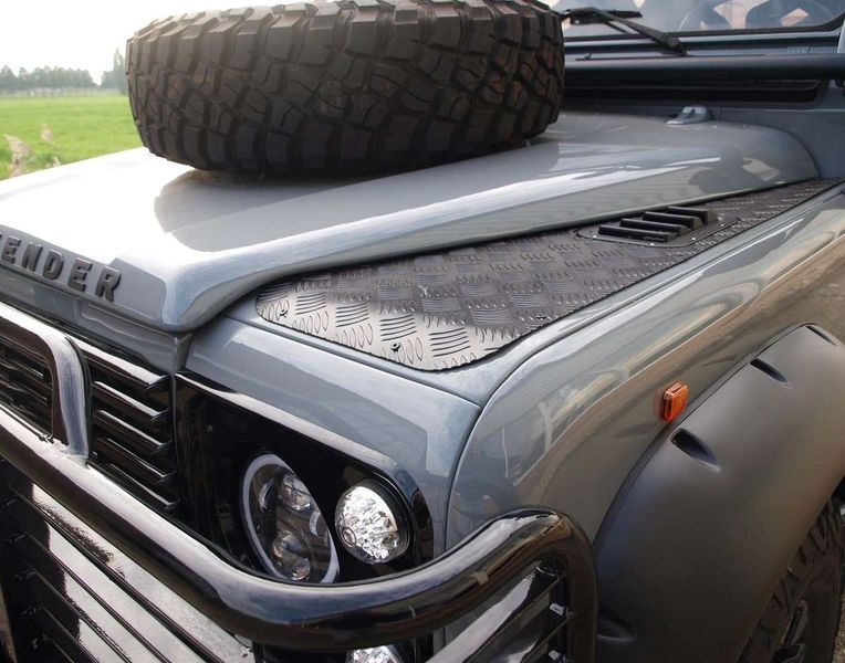 Land Rover Defender • 1999 • 250,700 km 12