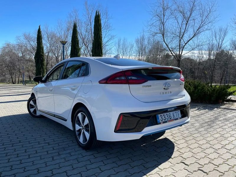 Hyundai Ioniq Hybrid • 2019 • 170,000 km 2
