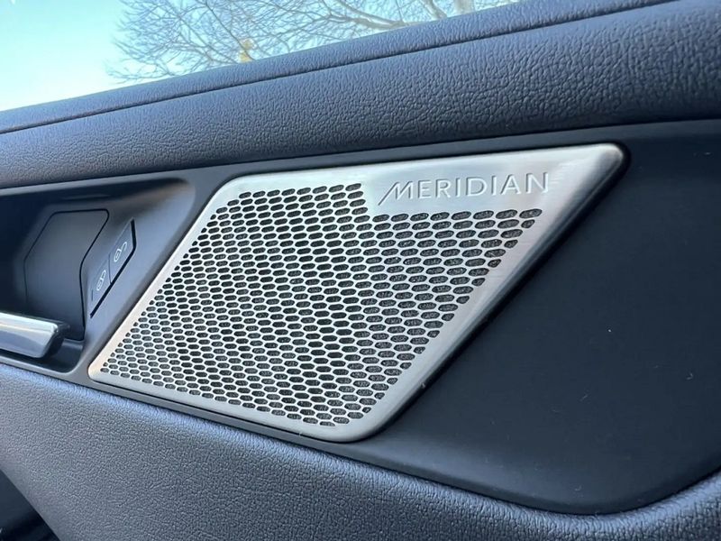 Jaguar I-PACE • 2019 • 65,000 km 13