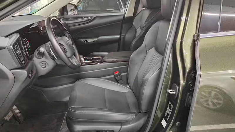 Lexus NX • 2023 • 43,240 km 5