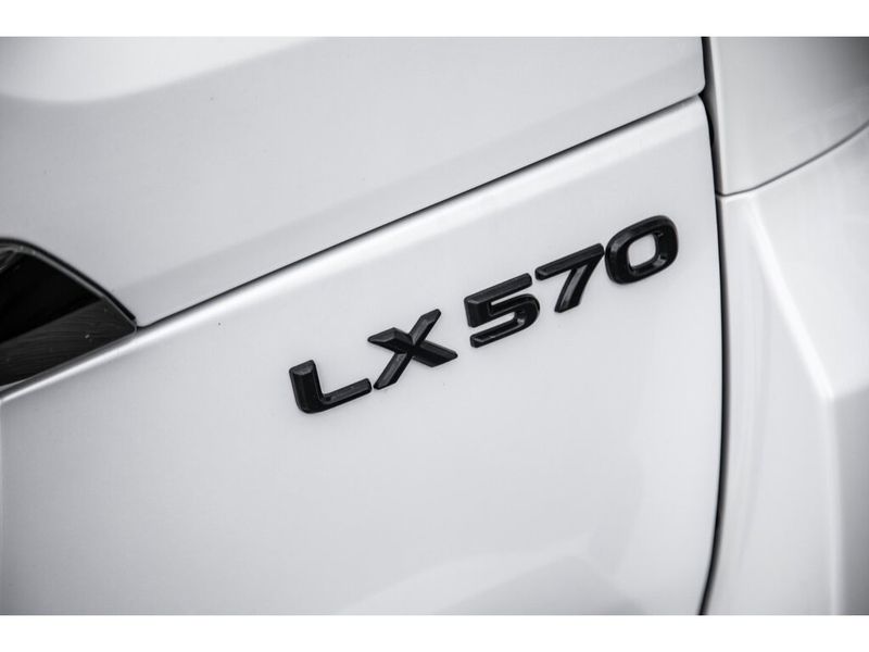Lexus LX • 2021 • 20,488 km 3