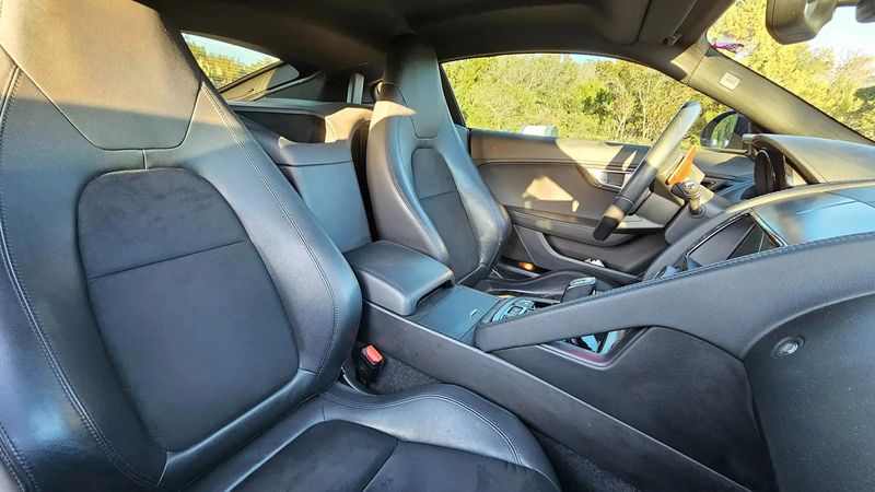 Jaguar F-Type • 2015 • 56,918 km 2