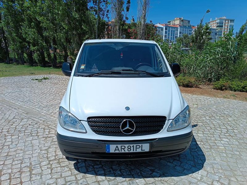 Mercedes-Benz 210 Van • 2009 • 247,000 km 1