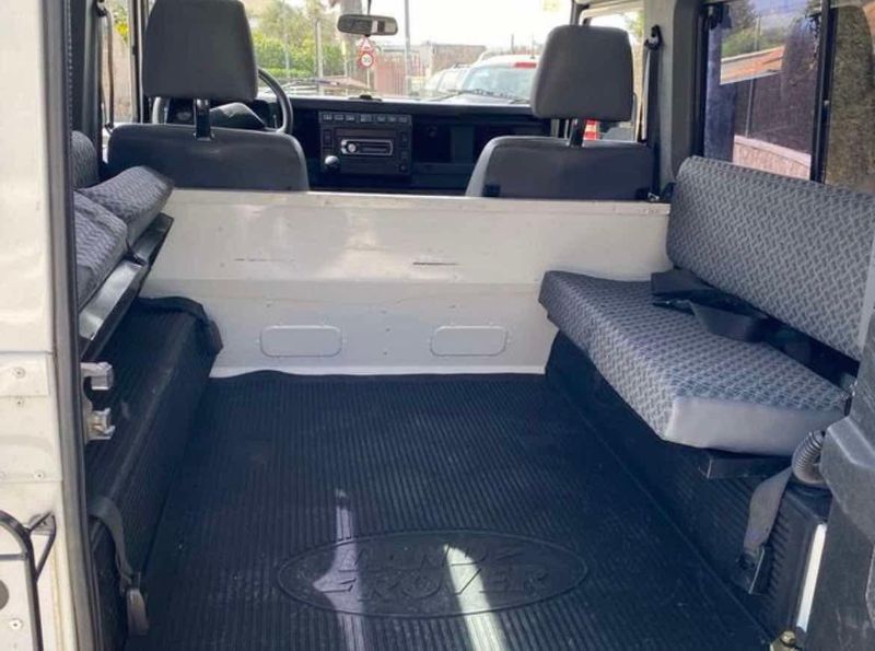 Land Rover Defender • 2005 • 79,000 km 9