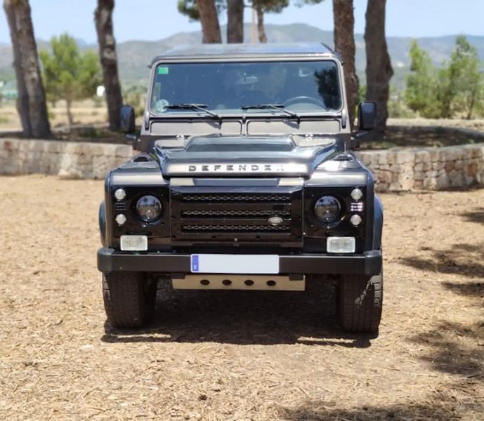 Land Rover Defender • 2014 • 96,700 km 6