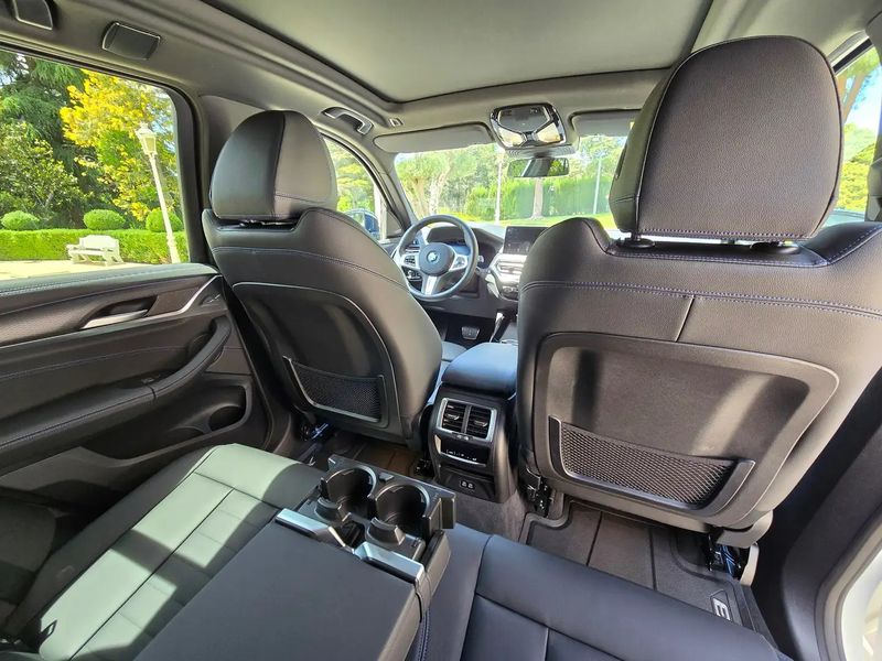 BMW X3 • 2023 • 2,433 km 11