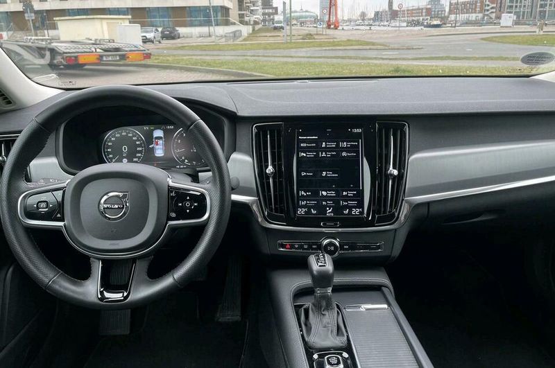 Volvo S90 • 2019 • 89,000 km 7