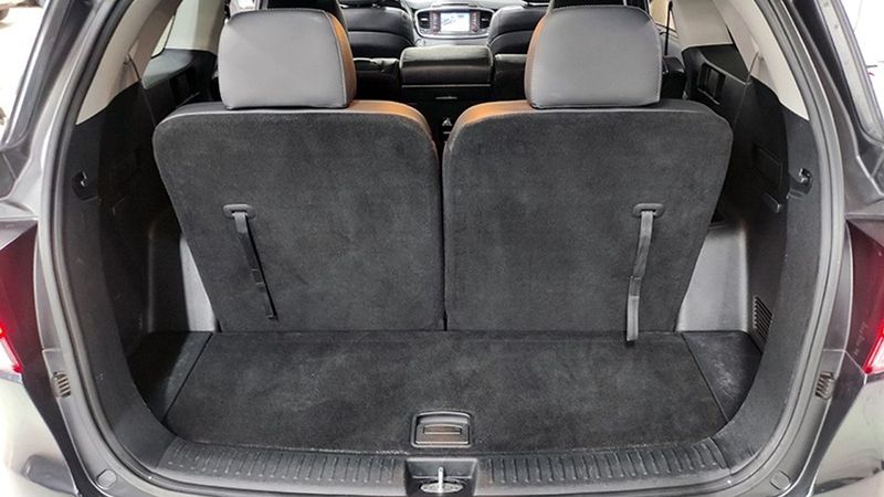 Kia Sorento • 2017 • 121,000 km 14