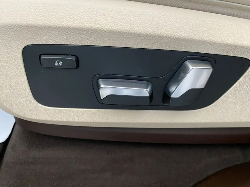 BMW X5 • 2021 • 89,000 km 11