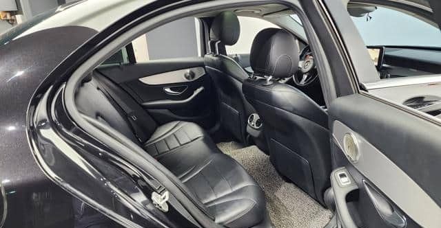 Mercedes-Benz C-Class • 2015 • 98,000 km 4