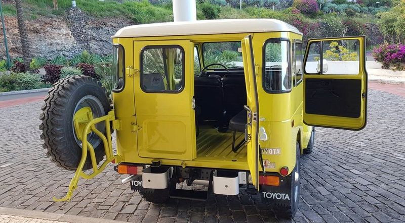 Toyota 4Runner • 1982 • 30,000 km 6