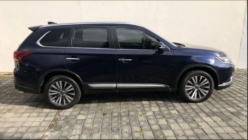 Mitsubishi Outlander • 2020 • 65,000 km 6