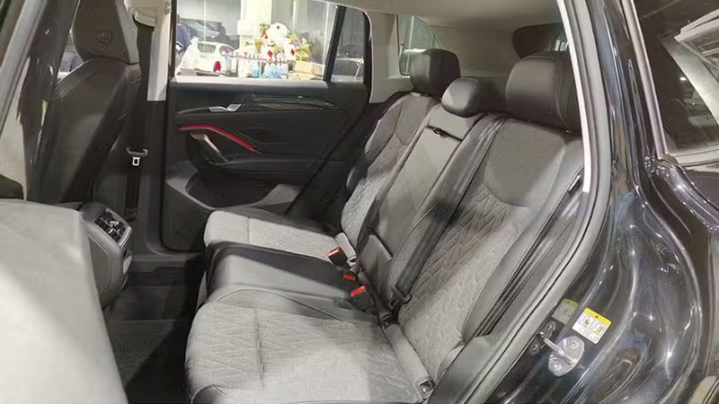 Volkswagen Tiguan • 2024 • 3,052 km 6