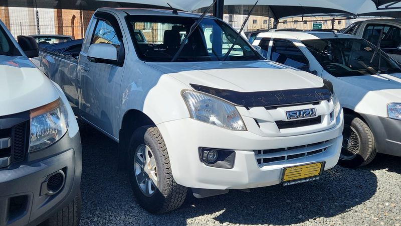 Isuzu Pickup • 2013 • 105,880 km 1