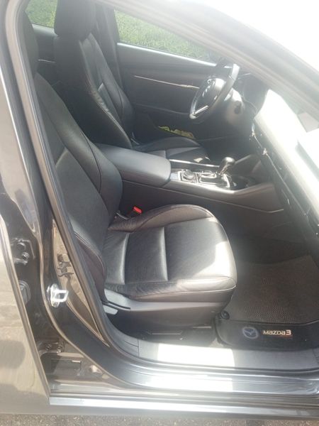 Mazda 3 • 2021 • 44,200 km 12