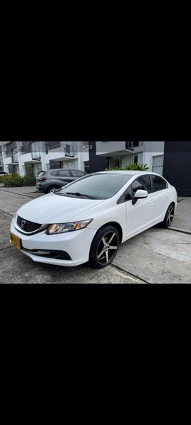 Honda Civic • 2013 • 113,000 km 6